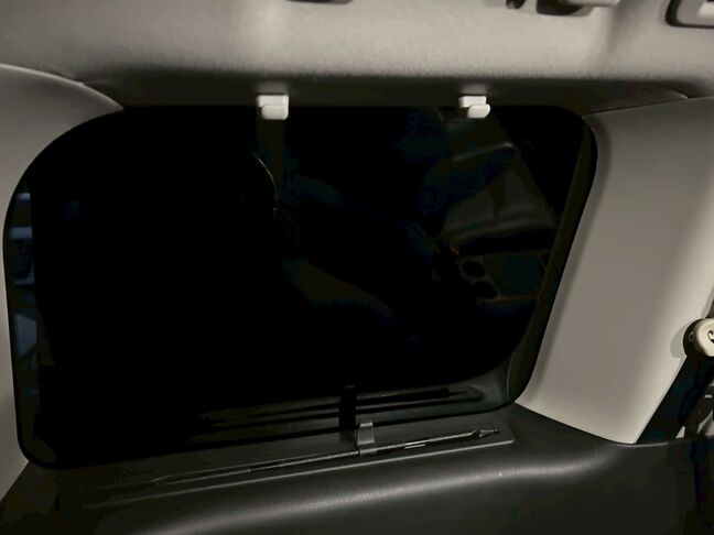 サンシェードなしでも、遮光ガラスなのでプライバシーが守られます