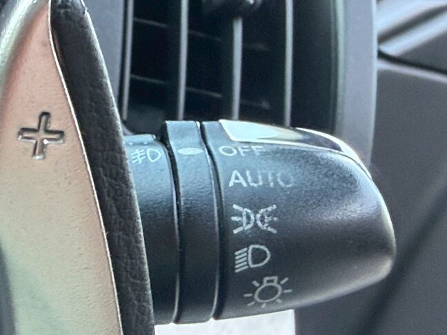 憧れのカッコいい黒塗りセダンに乗れる！自社ローン専門店だから、ローン審査に不安な方も全力応援。