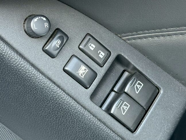 圧倒的存在感の黒セダン特化！極上に磨き上げたカッコいい車を、安心の自社ローンでお届けします。