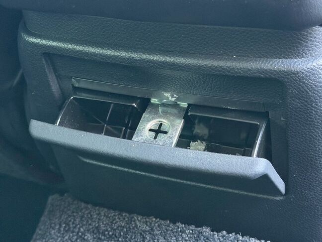 圧倒的存在感の黒セダン特化！極上に磨き上げたカッコいい車を、安心の自社ローンでお届けします。