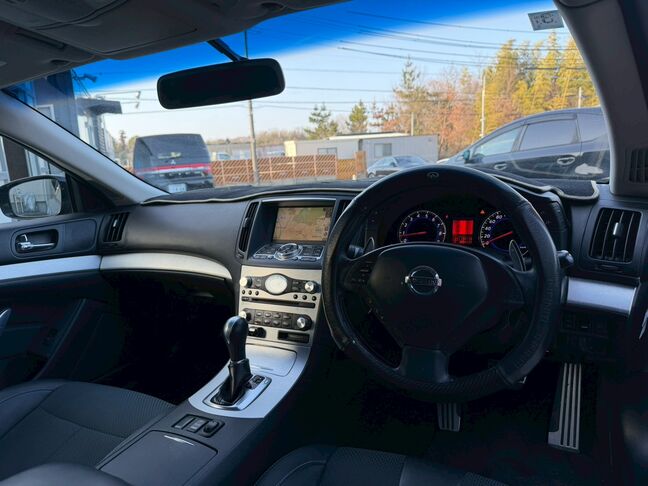 憧れのカッコいい黒塗りセダンに乗れる！自社ローン専門店だから、ローン審査に不安な方も全力応援。