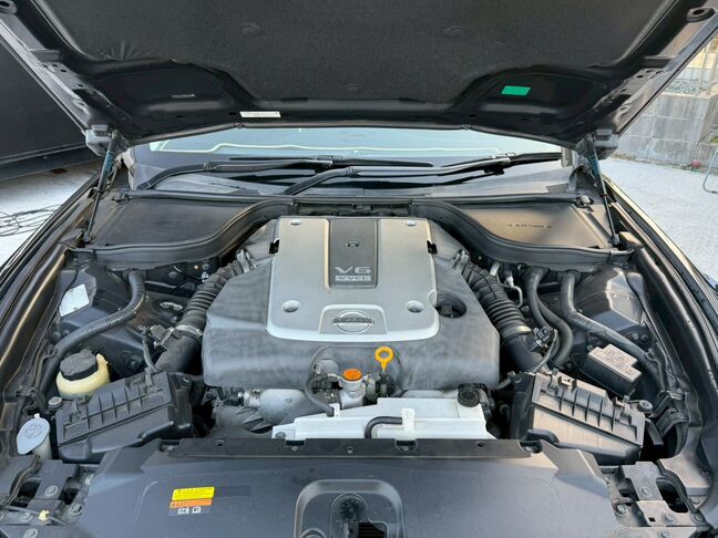 圧倒的存在感の黒セダン特化！極上に磨き上げたカッコいい車を、安心の自社ローンでお届けします。