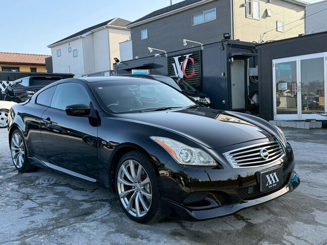 圧倒的存在感の黒セダン特化！極上に磨き上げたカッコいい車を、安心の自社ローンでお届けします。