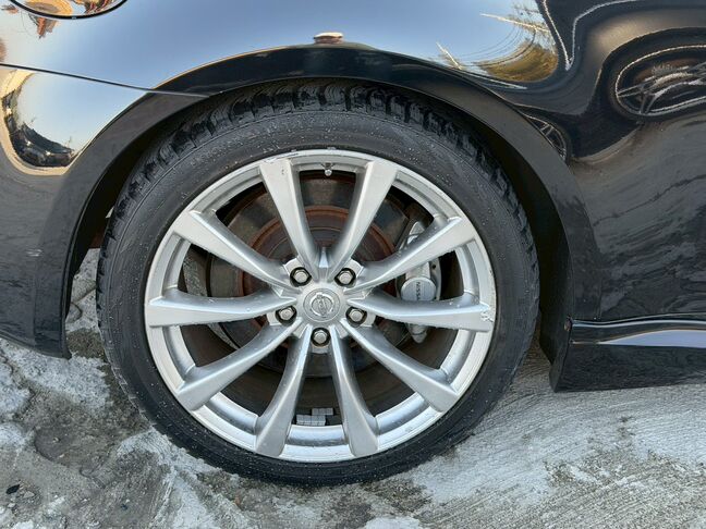 憧れのカッコいい黒塗りセダンに乗れる！自社ローン専門店だから、ローン審査に不安な方も全力応援。