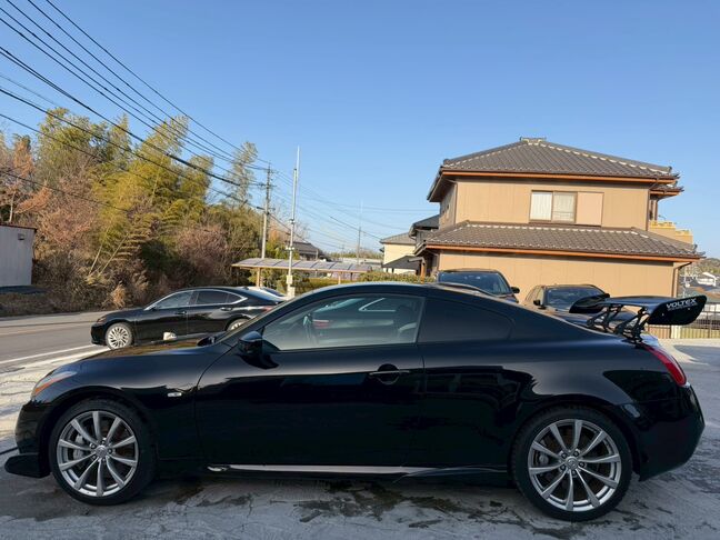 憧れのカッコいい黒塗りセダンに乗れる！自社ローン専門店だから、ローン審査に不安な方も全力応援。