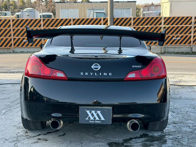 憧れのカッコいい黒塗りセダンに乗れる！自社ローン専門店だから、ローン審査に不安な方も全力応援。