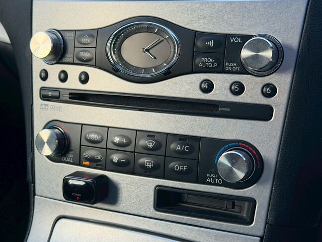 圧倒的存在感の黒セダン特化！極上に磨き上げたカッコいい車を、安心の自社ローンでお届けします。