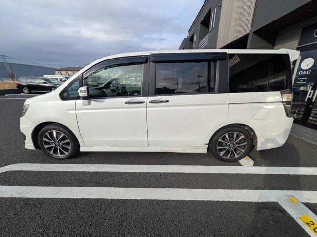 大好評のボディコーティングもご納車までに施工可能！雨染みや線傷など中古車だからと諦めていませんか？ピカピカの状態でお乗り出し頂けます！