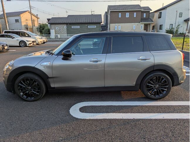 大好評のボディコーティングもご納車までに施工可能！雨染みや線傷など中古車だからと諦めていませんか？ピカピカの状態でお乗り出し頂けます！