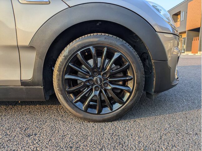 自社ローンや信用回復ローンに対応しております。審査が通らなかった方や不安のある方も、状況に応じて無理のないプランをご提案いたします。お気軽にご相談ください。