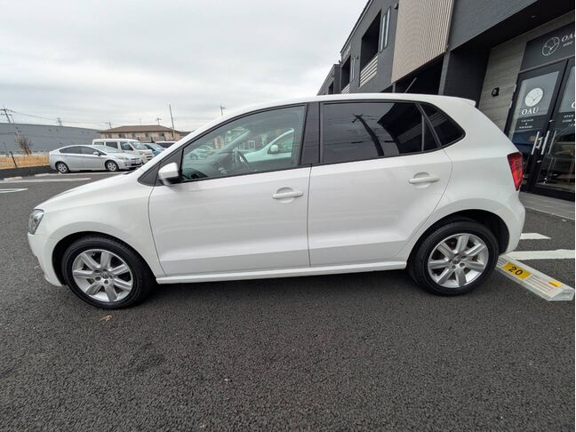 大好評のボディコーティングもご納車までに施工可能！雨染みや線傷など中古車だからと諦めていませんか？ピカピカの状態でお乗り出し頂けます！