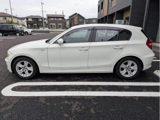 大好評のボディコーティングもご納車までに施工可能！雨染みや線傷など中古車だからと諦めていませんか？ピカピカの状態でお乗り出し頂けます！