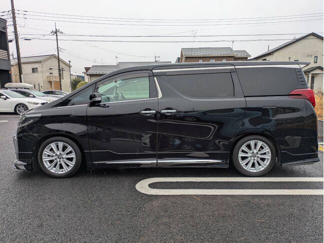 大好評のボディコーティングもご納車までに施工可能！雨染みや線傷など中古車だからと諦めていませんか？ピカピカの状態でお乗り出し頂けます！
