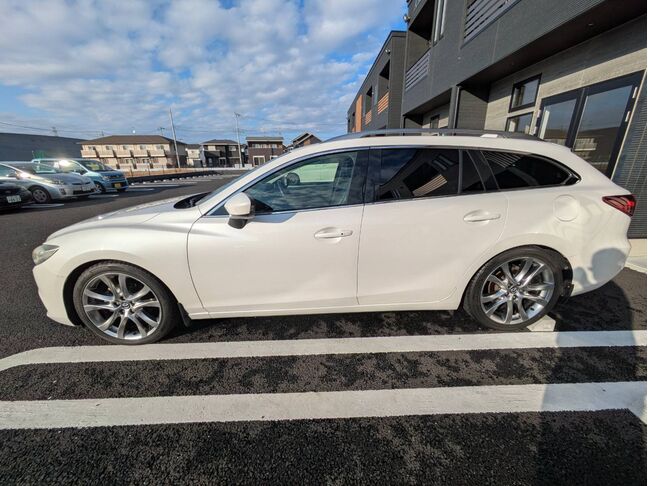 大好評のボディコーティングもご納車までに施工可能！雨染みや線傷など中古車だからと諦めていませんか？ピカピカの状態でお乗り出し頂けます！