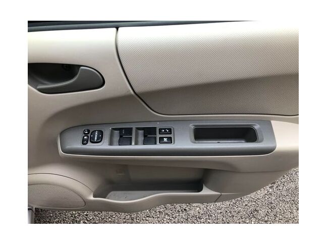 パワーウインドウ付でドアポケット収納もございます♪