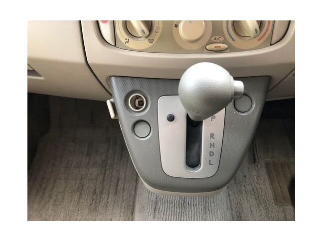 手の位置が近く操作しやすいインパネシフトです♪