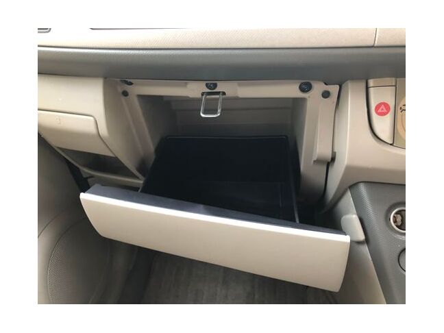 グローブボックス付♪車検証などの収納に便利です♪