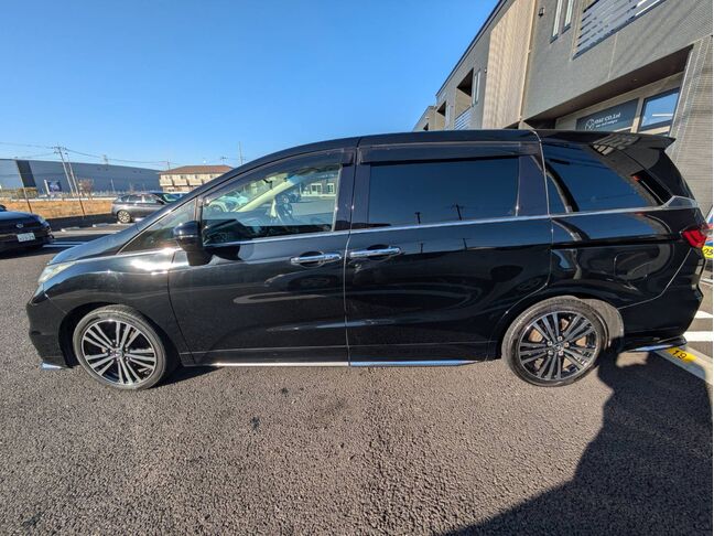 大好評のボディコーティングもご納車までに施工可能！雨染みや線傷など中古車だからと諦めていませんか？ピカピカの状態でお乗り出し頂けます！