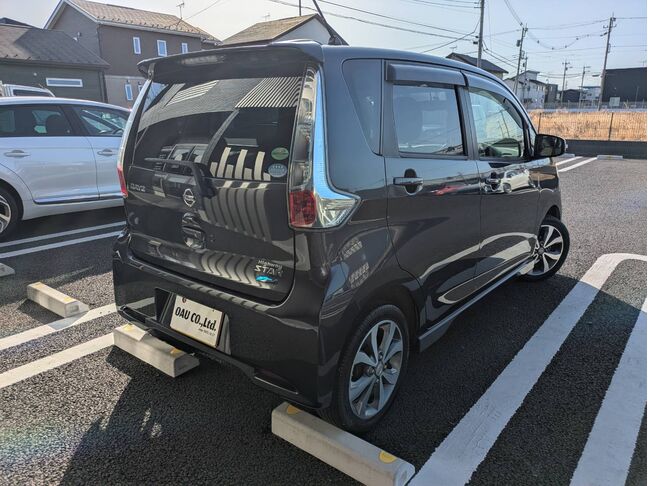 買取からの直販にて極限までこだわった仕入れで低価格を実現！！低価格で良質なお車を是非、ご覧ください。