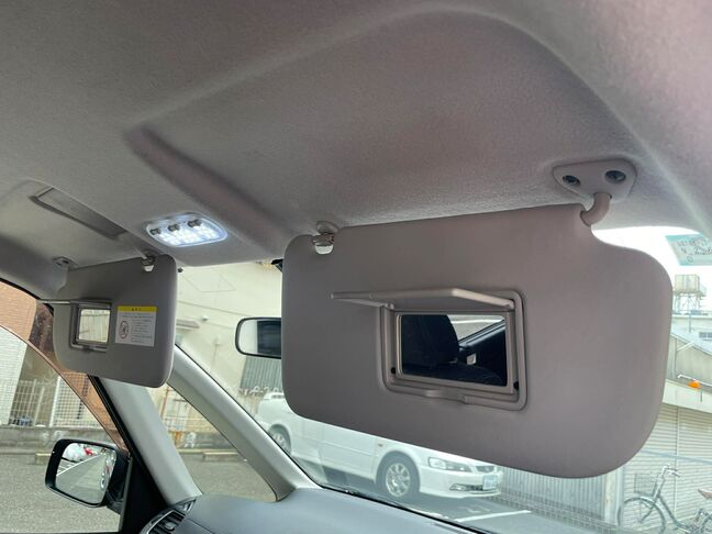 サンバイザーミラー付♪身だしなみチェックにも便利です♪