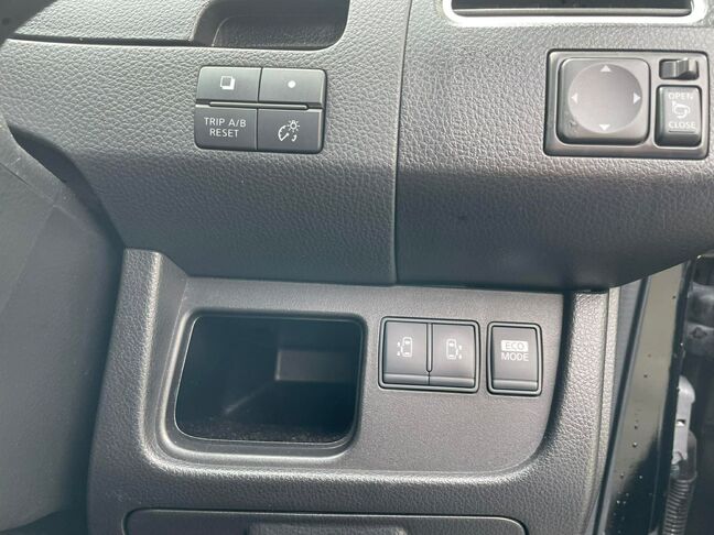 運転席から両側スライドドアの操作ができます！