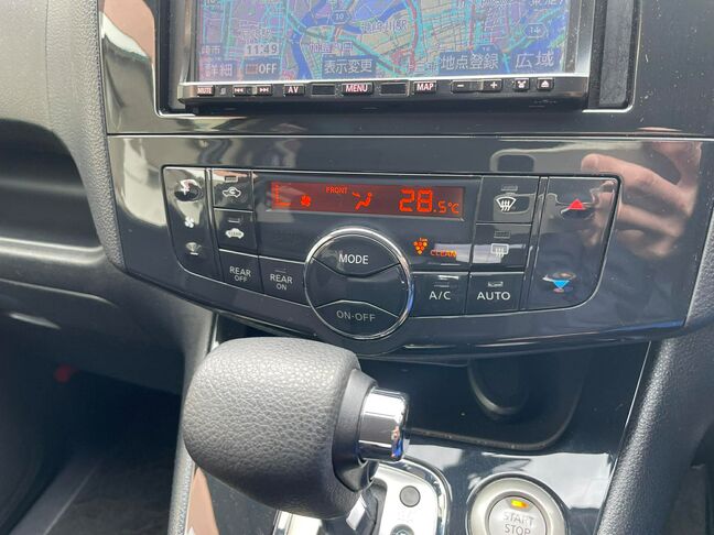 直感的に操作しやすいエアコンパネルです♪