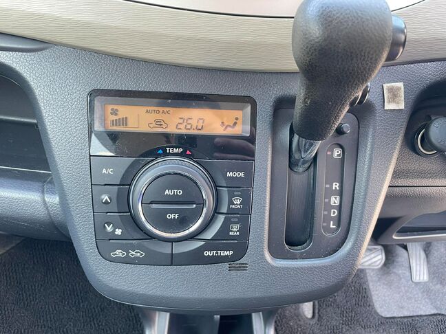 直感的に操作しやすいエアコンパネルです♪