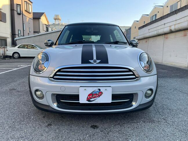 ボンネットストライプが映える、スポーティでおしゃれな一台です！