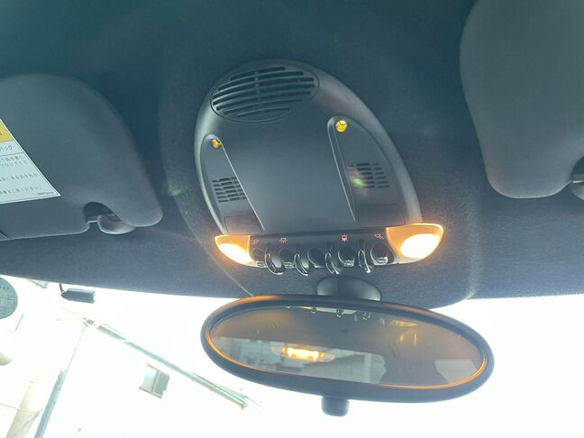 やさしい丸みのあるデザイン♪車内もおしゃれな雰囲気です！