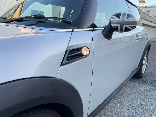 人気のユニオンジャック柄ミラー装着！細部までこだわりを感じるおしゃれなMINIです！