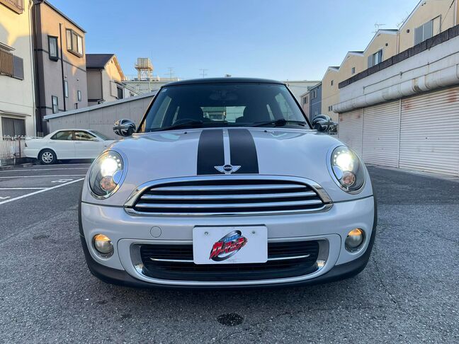 ライト点灯が映える！雰囲気抜群のMINIクーパー！