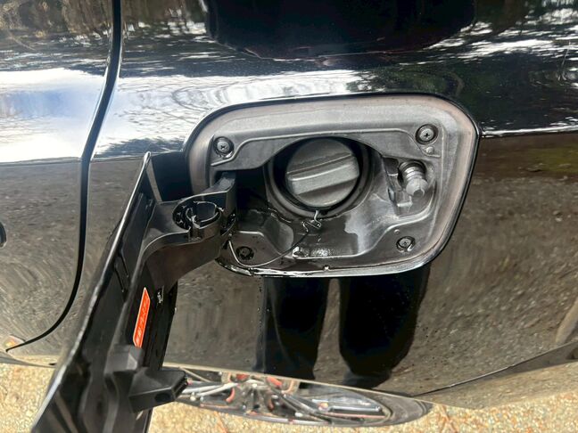 仮審査は公式LINEから簡単にお申し込み頂けます。LINEで上記QRコードを読み込んでお気軽にお申し込みください。LINE ID検索の場合は@567fslwuです。