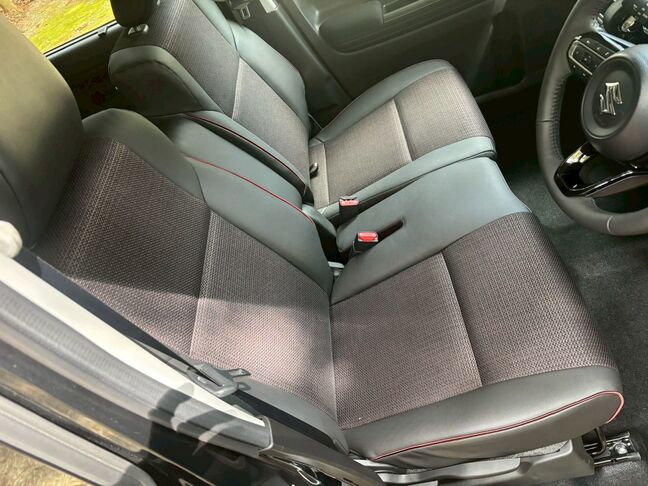 仮審査は公式LINEから簡単にお申し込み頂けます。LINEで上記QRコードを読み込んでお気軽にお申し込みください。LINE ID検索の場合は@567fslwuです。