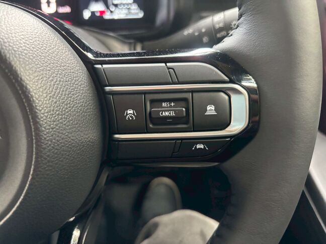 仮審査は公式LINEから簡単にお申し込み頂けます。LINEで上記QRコードを読み込んでお気軽にお申し込みください。LINE ID検索の場合は@567fslwuです。