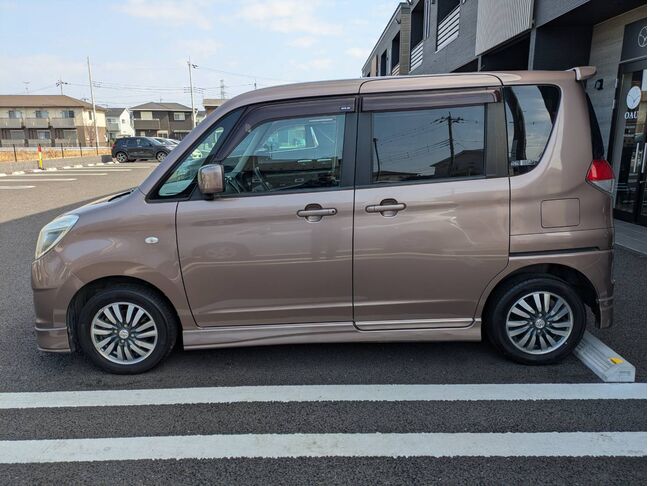 大好評のボディコーティングもご納車までに施工可能！雨染みや線傷など中古車だからと諦めていませんか？ピカピカの状態でお乗り出し頂けます！