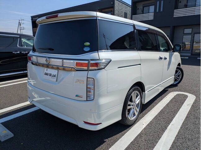 買取からの直販にて極限までこだわった仕入れで低価格を実現！！低価格で良質なお車を是非、ご覧ください。