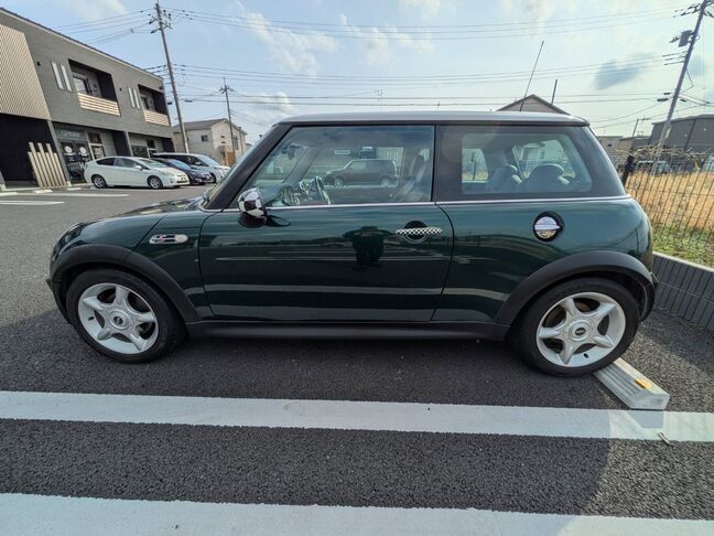 大好評のボディコーティングもご納車までに施工可能！雨染みや線傷など中古車だからと諦めていませんか？ピカピカの状態でお乗り出し頂けます！