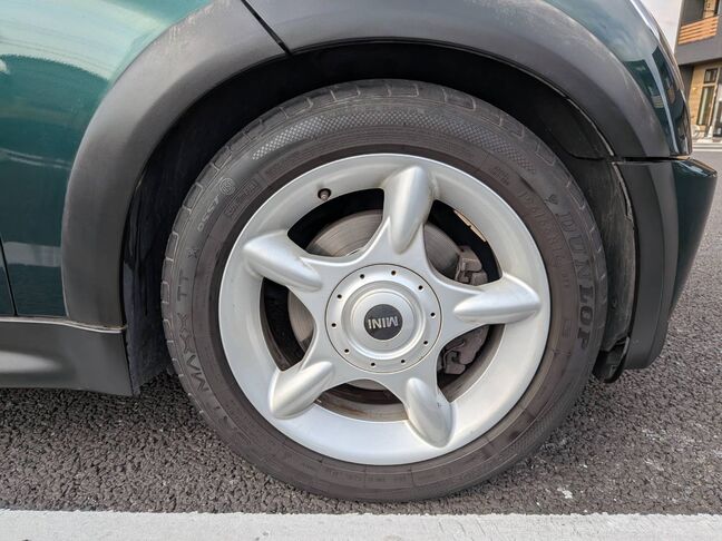 電車でお越しの際は、TXみどりの駅が最寄りとなります。事前にお電話頂ければお迎えに参ります。