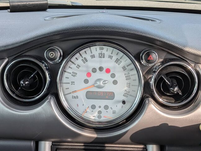 自社ローンや信用回復ローンに対応しております。審査が通らなかった方や不安のある方も、状況に応じて無理のないプランをご提案いたします。お気軽にご相談ください。