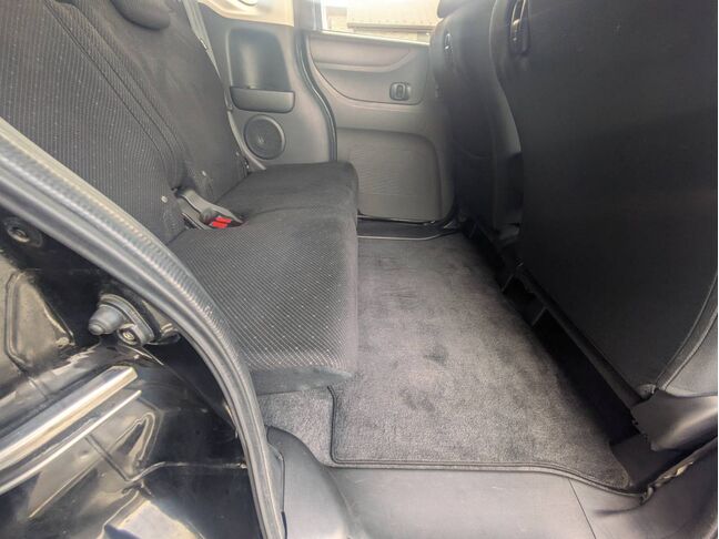 大好評のボディコーティングもご納車までに施工可能！雨染みや線傷など中古車だからと諦めていませんか？ピカピカの状態でお乗り出し頂けます！