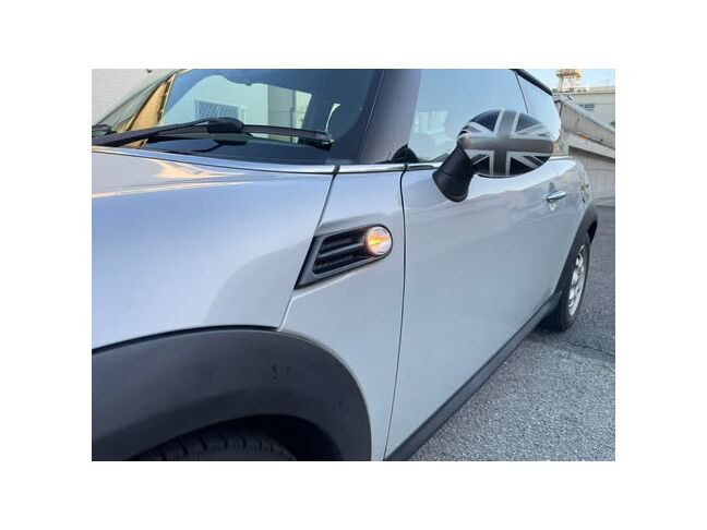 人気のユニオンジャック柄ミラー装着！細部までこだわりを感じるおしゃれなMINIです！