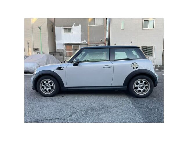 ユニオンジャックデザインの給油口カバーがアクセントになっています！