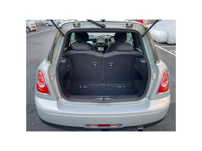 普段のお買い物やお出かけにも便利なラゲッジスペースです♪