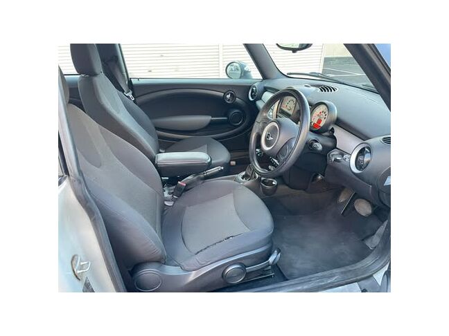 運転する楽しさを感じられる、MINIらしいおしゃれなコックピット！