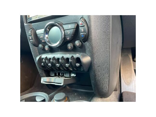 MINIらしいおしゃれなトグルスイッチ♪ETC付で高速もラクラク！