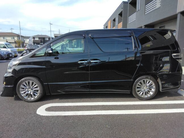 大好評のボディコーティングもご納車までに施工可能！雨染みや線傷など中古車だからと諦めていませんか？ピカピカの状態でお乗り出し頂けます！