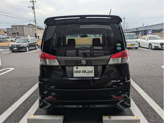 技術集団がお車を磨き、ツヤツヤのガラスコーティングを実現いたします。コーティングした車は洗車が楽になり塗装の色あせを防ぎ、車の価値を守ります。
