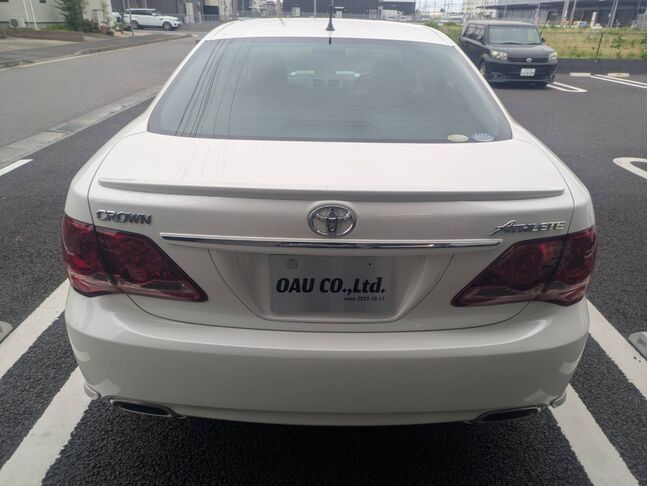 技術集団がお車を磨き、ツヤツヤのガラスコーティングを実現いたします。コーティングした車は洗車が楽になり塗装の色あせを防ぎ、車の価値を守ります。