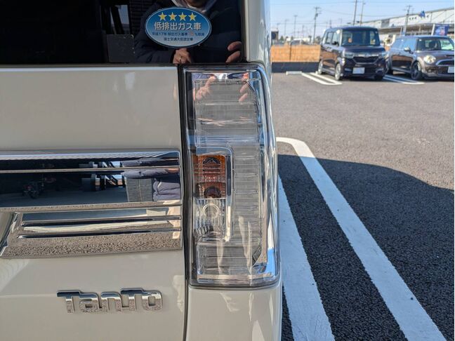 買取からの直販にて極限までこだわった仕入れで低価格を実現！！低価格で良質なお車を是非、ご覧ください。