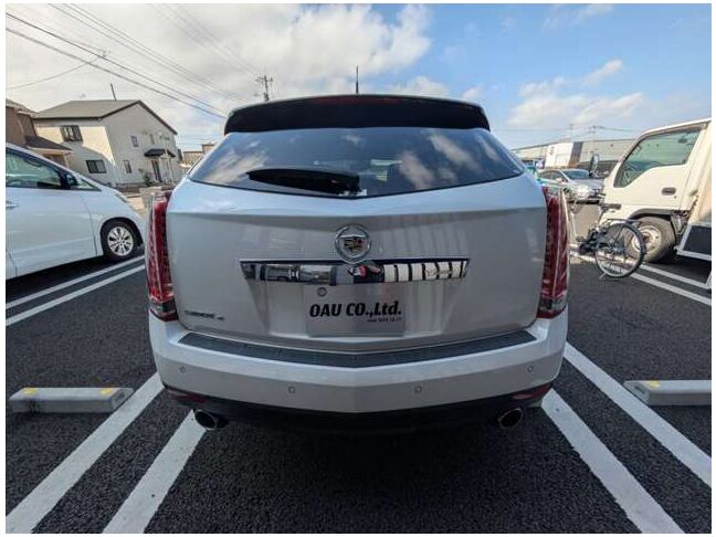 技術集団がお車を磨き、ツヤツヤのガラスコーティングを実現いたします。コーティングした車は洗車が楽になり塗装の色あせを防ぎ、車の価値を守ります。